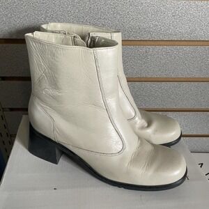 AJ Valenci Women's Sz 8.5 M Ankle Boots White‎ Side Zip Low Block Heel Round Toe